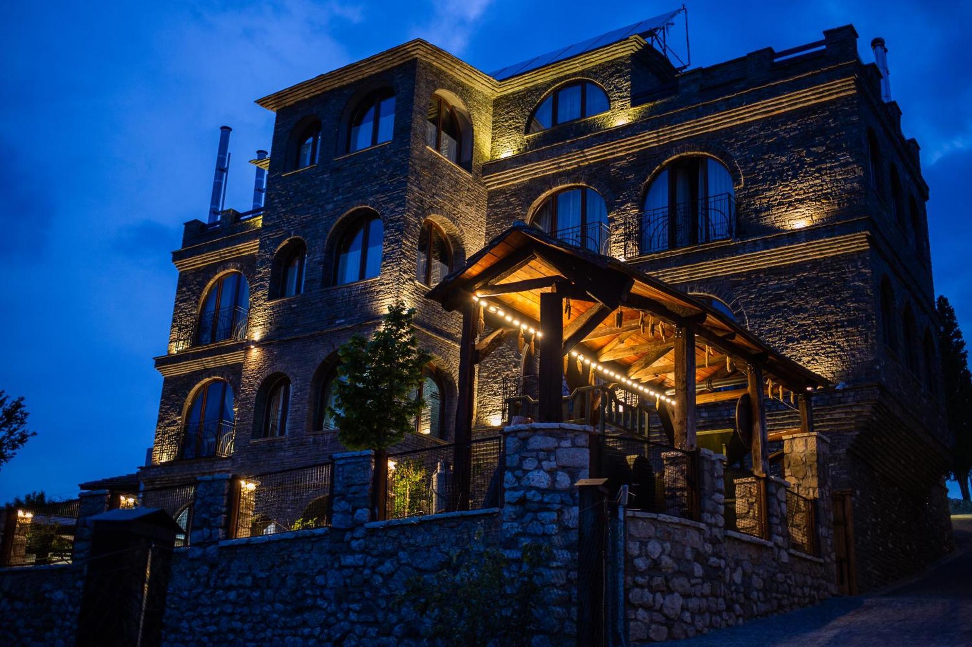 Hotel Restaurant Emblema Petrele Екстер'єр фото