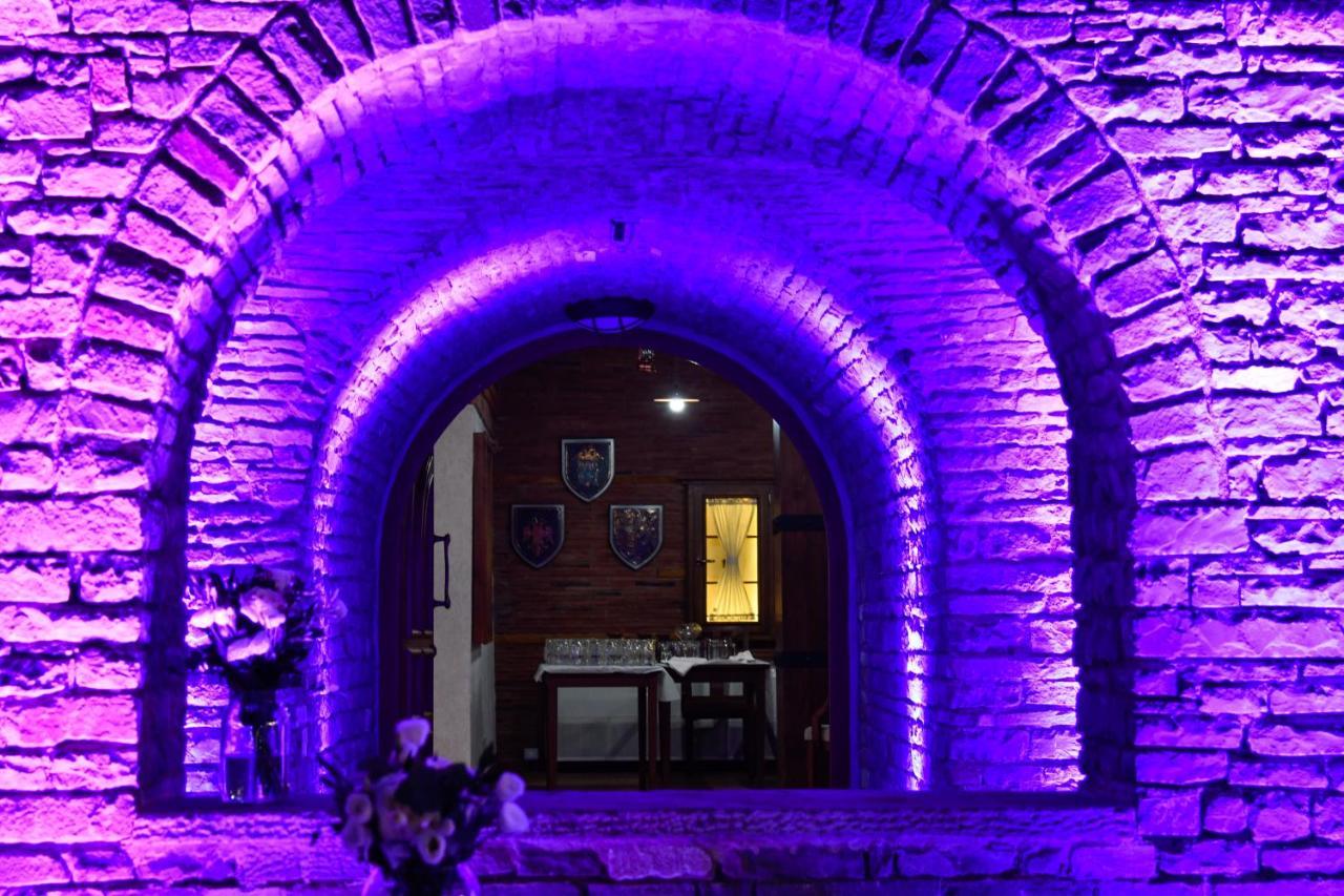 Hotel Restaurant Emblema Petrele Екстер'єр фото