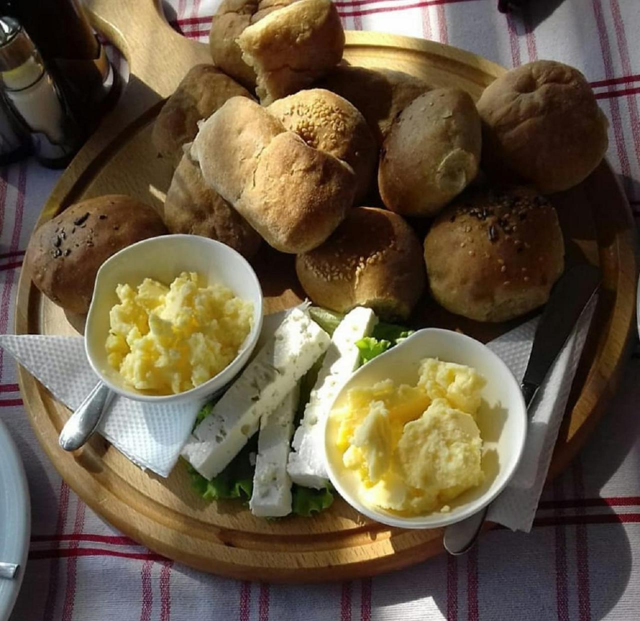 Hotel Restaurant Emblema Petrele Екстер'єр фото