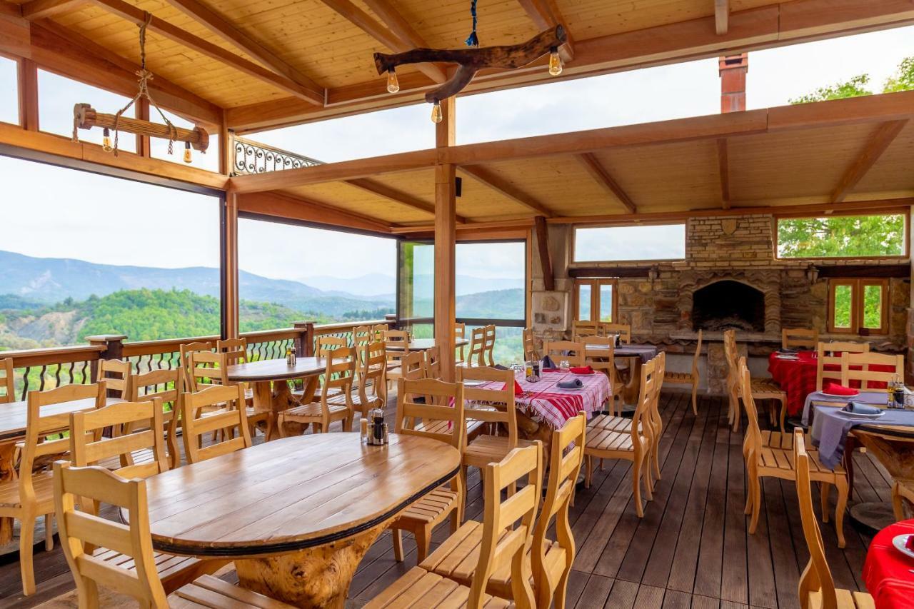 Hotel Restaurant Emblema Petrele Екстер'єр фото